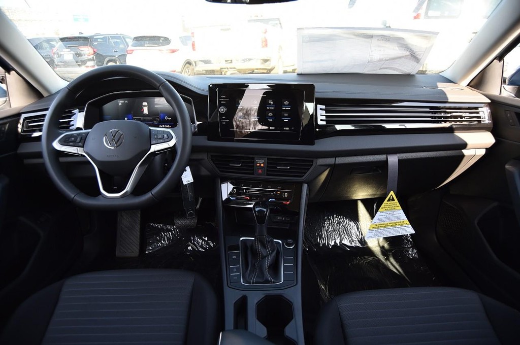 Volkswagen Jetta Vehicle Full-screen Gallery Image 7