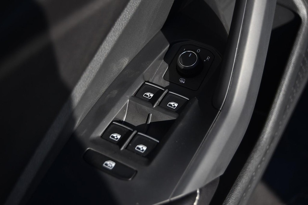 Volkswagen Jetta Vehicle Full-screen Gallery Image 8