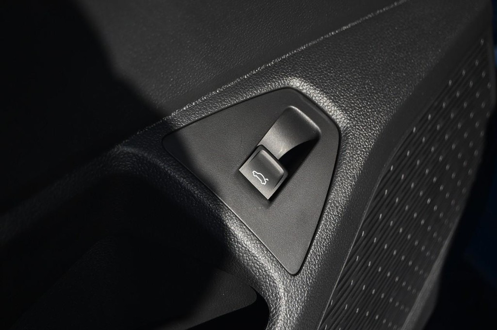 Volkswagen Jetta Vehicle Full-screen Gallery Image 9