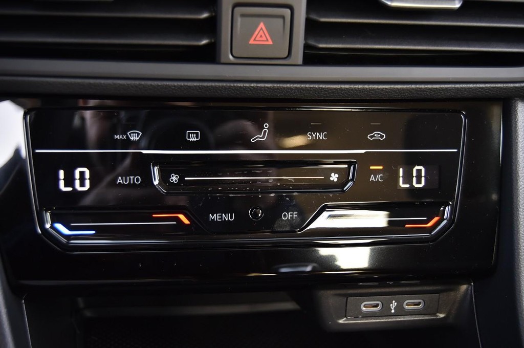 Volkswagen Jetta Vehicle Full-screen Gallery Image 15