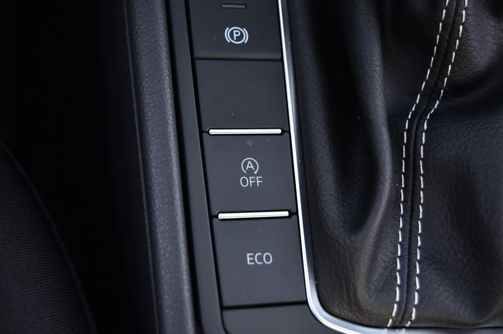 Volkswagen Jetta Vehicle Full-screen Gallery Image 17