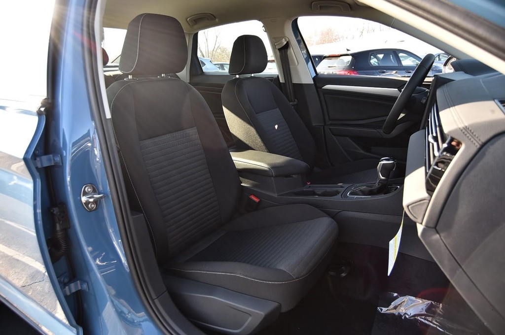 Volkswagen Jetta Vehicle Full-screen Gallery Image 20