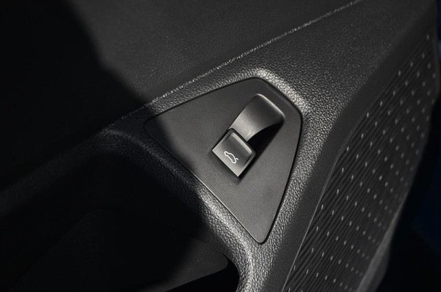 Volkswagen Jetta Vehicle Image 09