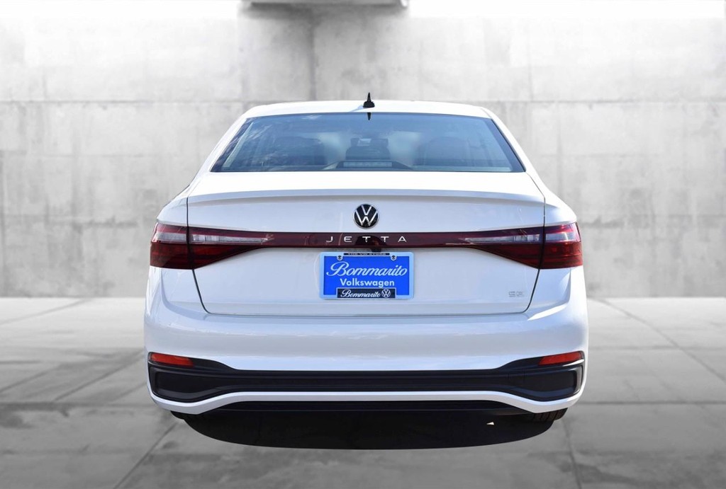 Volkswagen Jetta Vehicle Full-screen Gallery Image 6