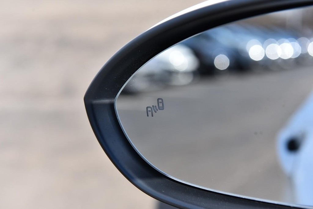 Volkswagen Jetta Vehicle Full-screen Gallery Image 10