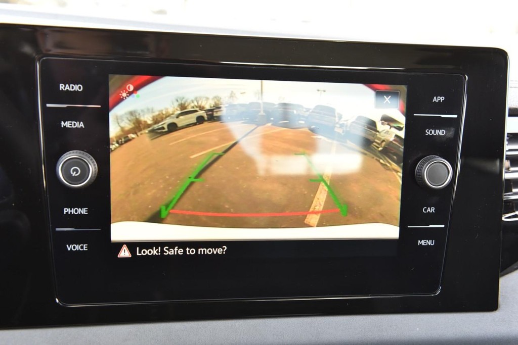 Volkswagen Jetta Vehicle Full-screen Gallery Image 13