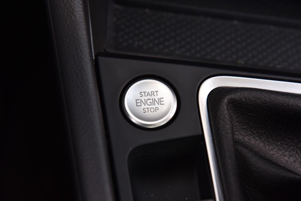 Volkswagen Jetta Vehicle Full-screen Gallery Image 17