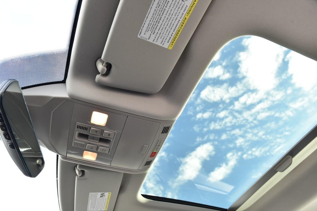 Volkswagen Jetta Vehicle Full-screen Gallery Image 22