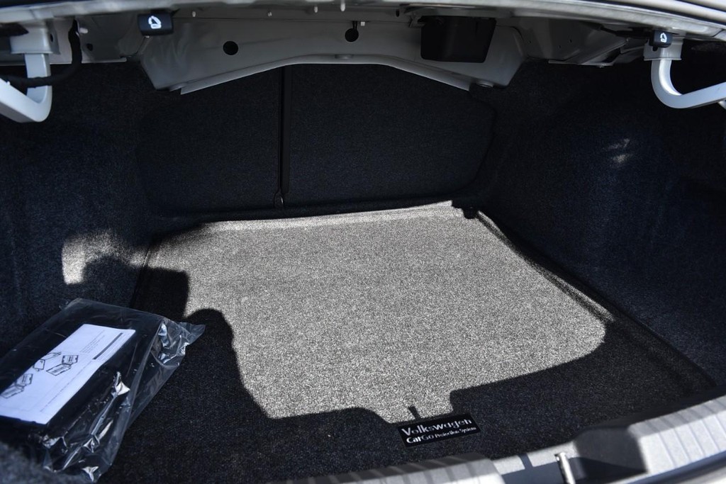 Volkswagen Jetta Vehicle Full-screen Gallery Image 24