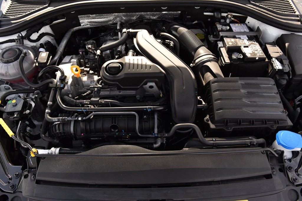 Volkswagen Jetta Vehicle Full-screen Gallery Image 25