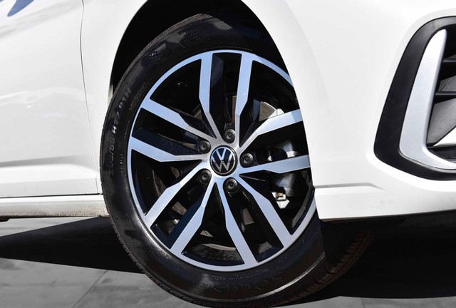 Volkswagen Jetta Vehicle Image 03