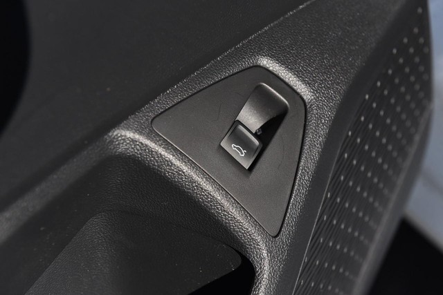 Volkswagen Jetta Vehicle Image 09