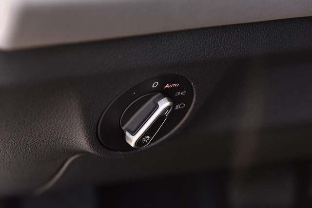 Volkswagen Jetta Vehicle Image 11