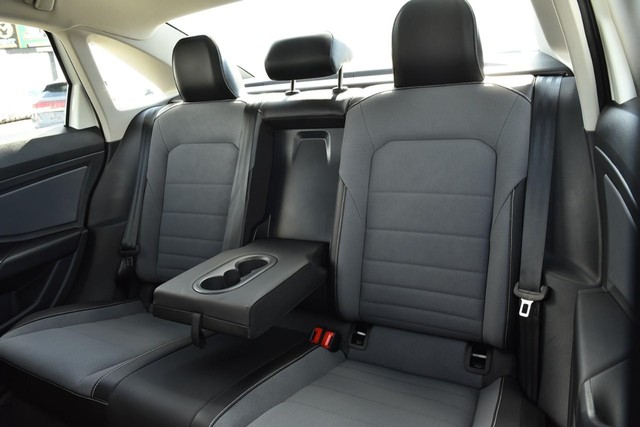 Volkswagen Jetta Vehicle Image 23