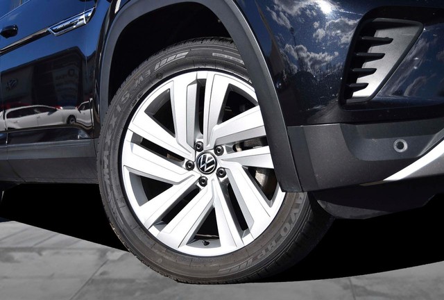 Volkswagen Atlas Cross Sport Vehicle Image 03