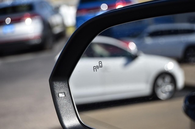 Volkswagen Atlas Cross Sport Vehicle Image 10