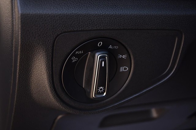 Volkswagen Atlas Cross Sport Vehicle Image 11