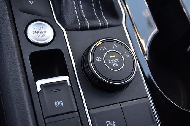 Volkswagen Atlas Cross Sport Vehicle Image 17