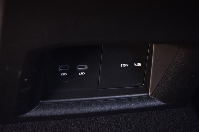 Volkswagen Atlas Cross Sport Vehicle Image 23