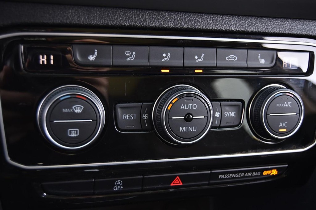 Volkswagen Atlas Vehicle Full-screen Gallery Image 15