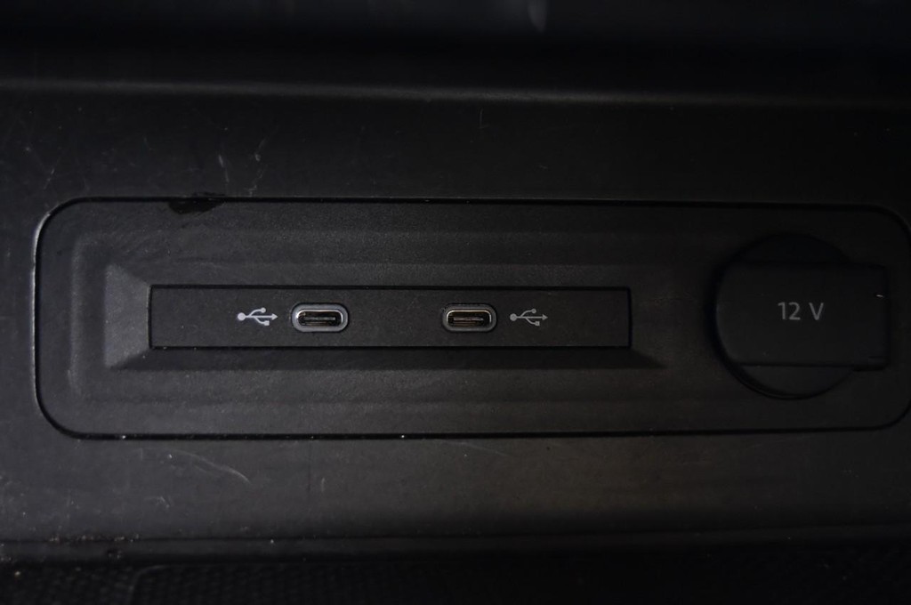 Volkswagen Atlas Vehicle Full-screen Gallery Image 16