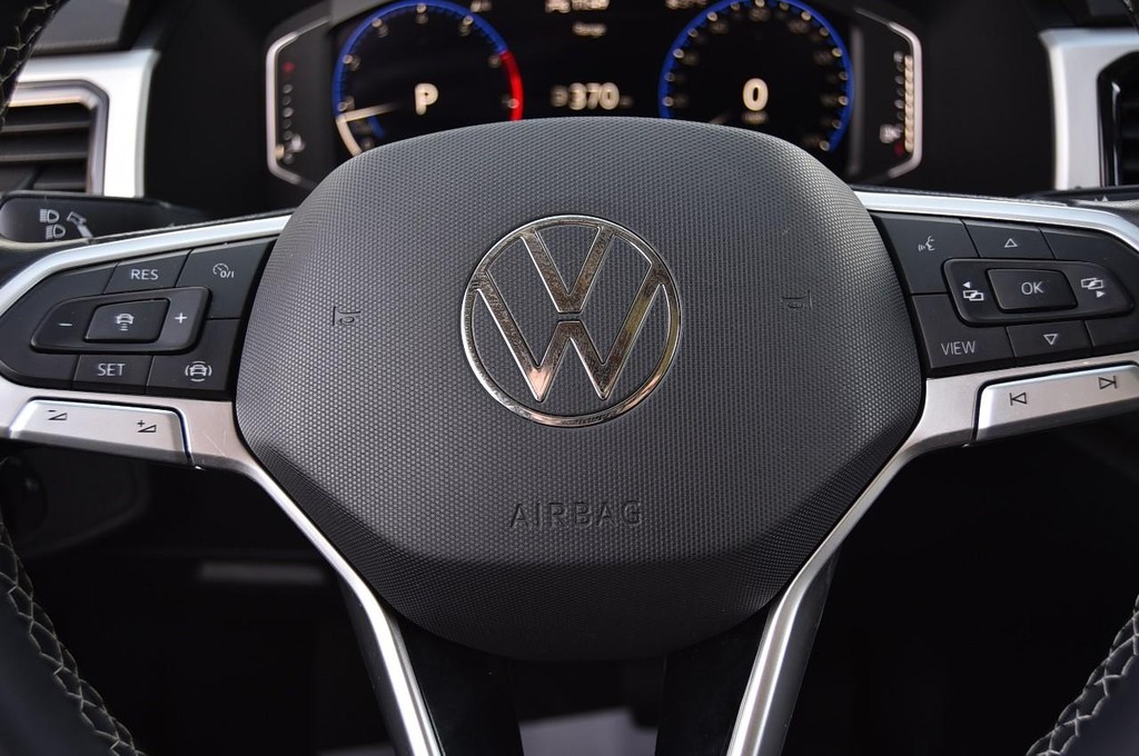 Volkswagen Atlas Vehicle Full-screen Gallery Image 18