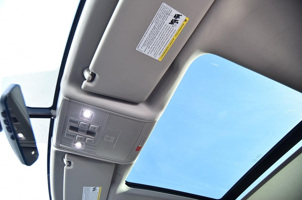 Volkswagen Atlas Vehicle Full-screen Gallery Image 21