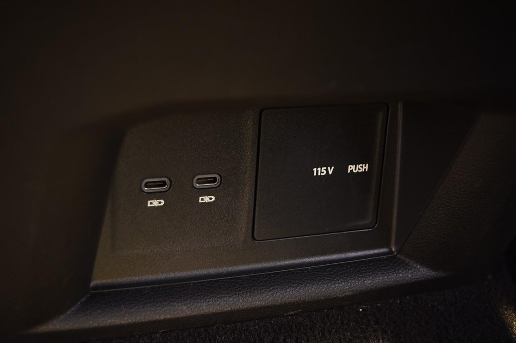 Volkswagen Atlas Vehicle Full-screen Gallery Image 24