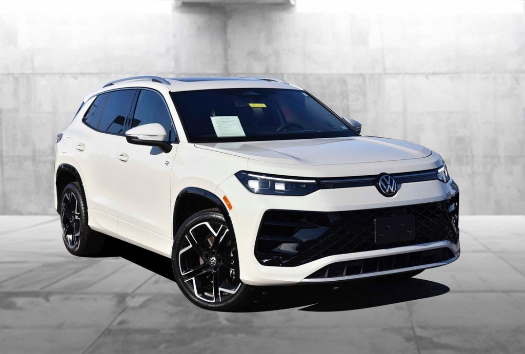 Volkswagen Tiguan Vehicle Full-screen Gallery Image 2