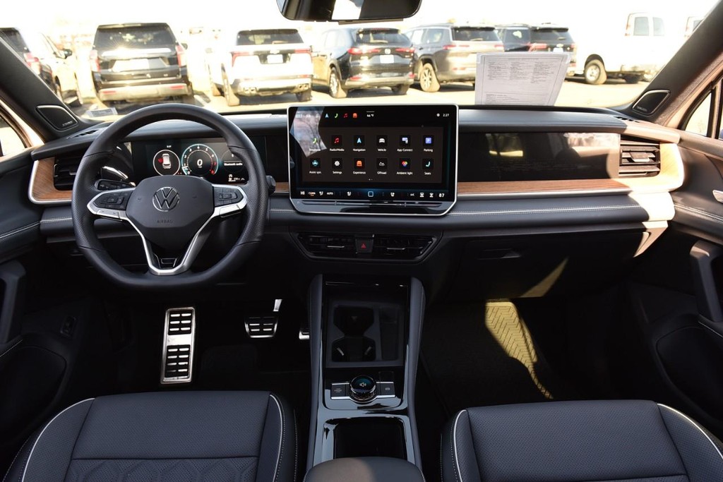 Volkswagen Tiguan Vehicle Full-screen Gallery Image 7