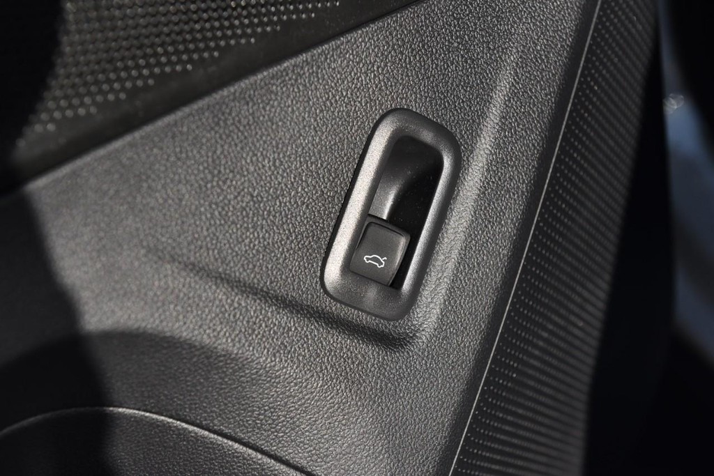 Volkswagen Tiguan Vehicle Full-screen Gallery Image 9