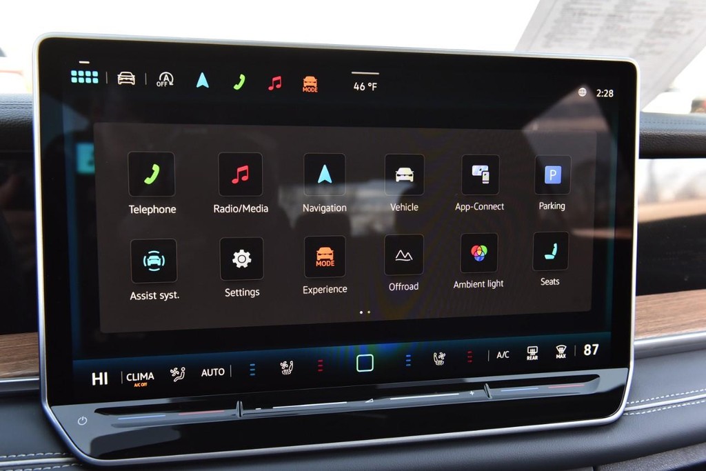 Volkswagen Tiguan Vehicle Full-screen Gallery Image 15