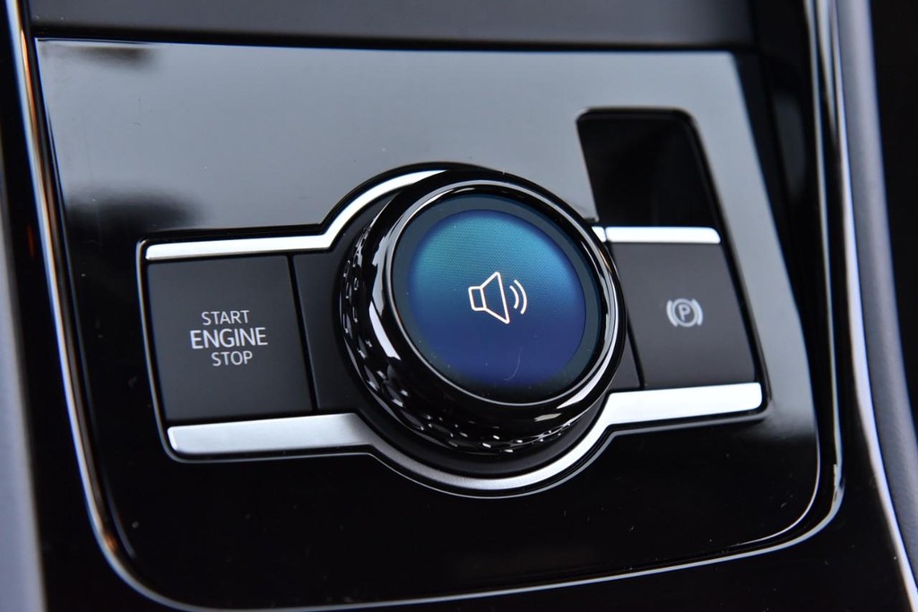 Volkswagen Tiguan Vehicle Full-screen Gallery Image 17