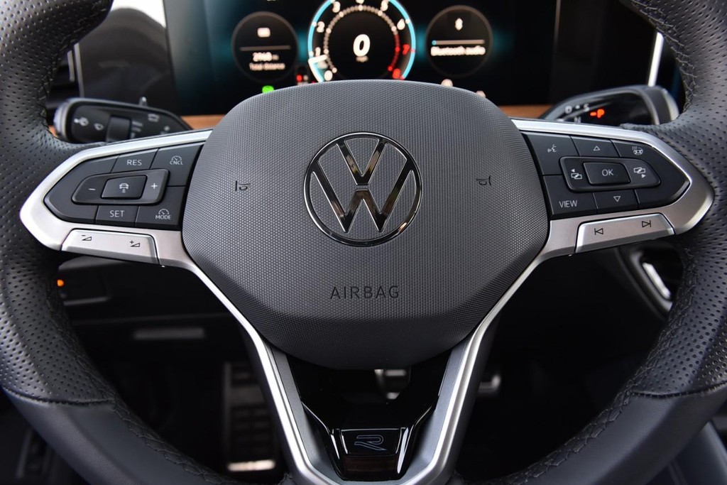 Volkswagen Tiguan Vehicle Full-screen Gallery Image 18