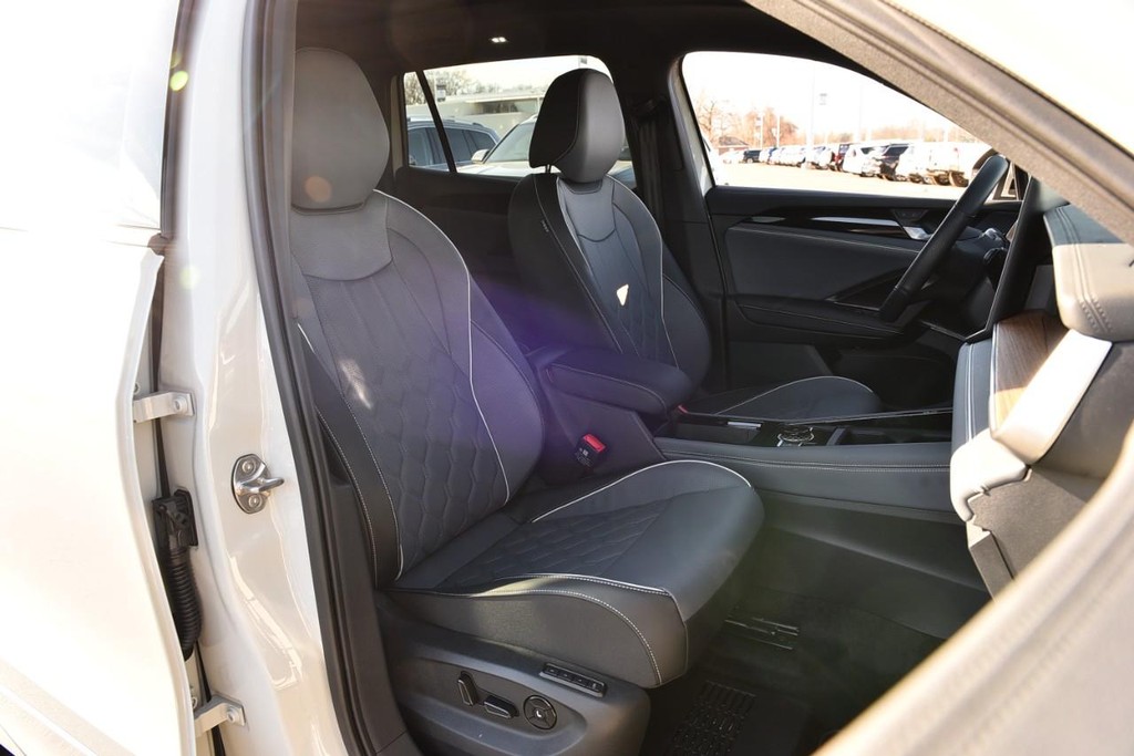 Volkswagen Tiguan Vehicle Full-screen Gallery Image 20