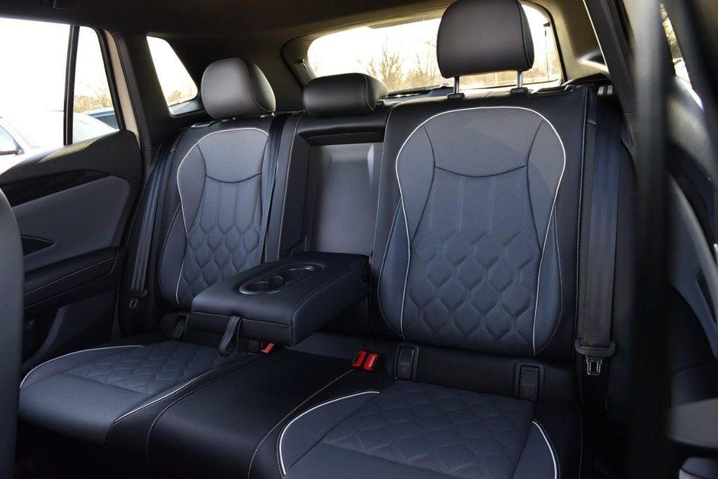 Volkswagen Tiguan Vehicle Full-screen Gallery Image 22