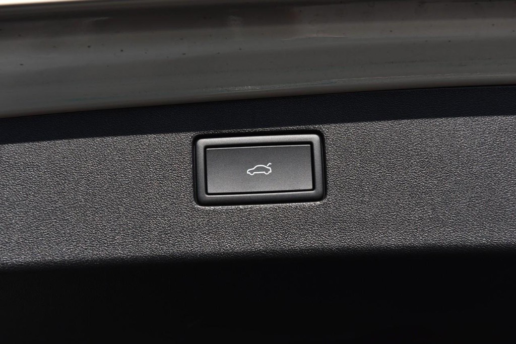 Volkswagen Tiguan Vehicle Full-screen Gallery Image 26