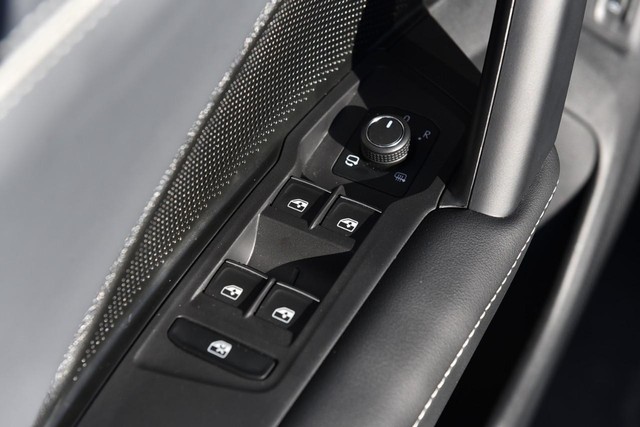 Volkswagen Tiguan Vehicle Image 08