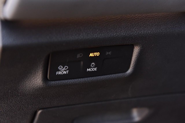 Volkswagen Tiguan Vehicle Image 11