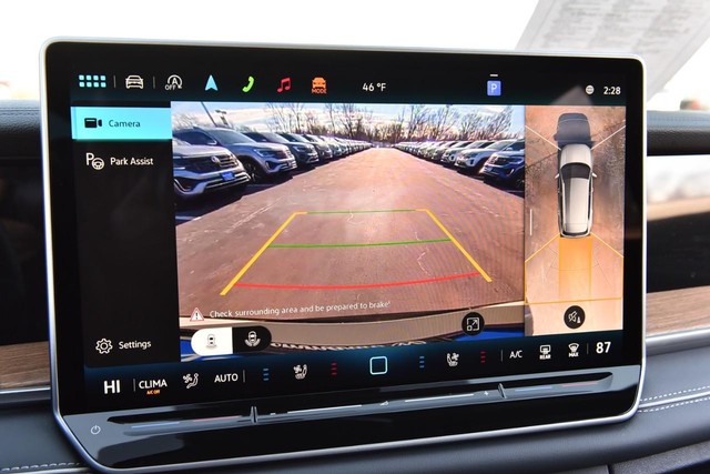 Volkswagen Tiguan Vehicle Image 13