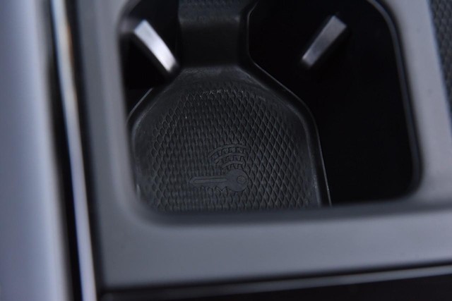 Volkswagen Tiguan Vehicle Image 16