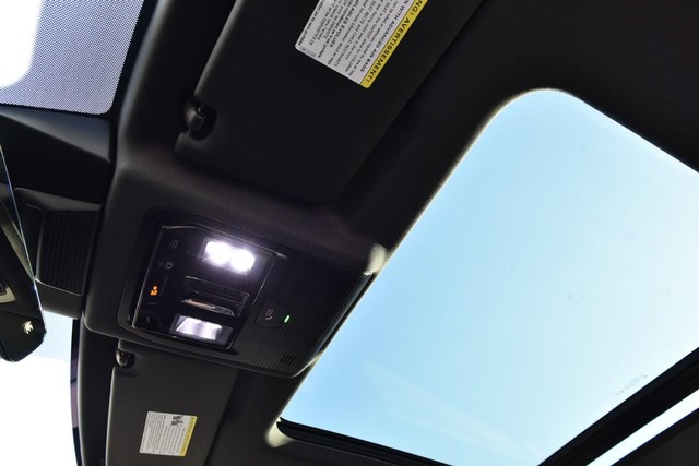 Volkswagen Tiguan Vehicle Image 21