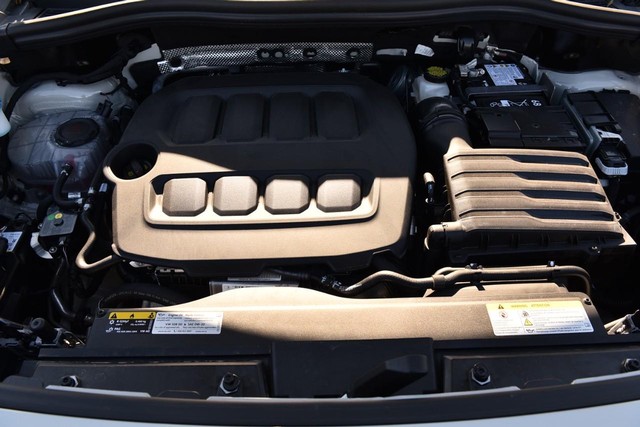 Volkswagen Tiguan Vehicle Image 27