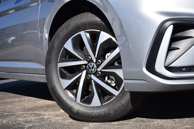 Volkswagen Jetta Vehicle Image 03