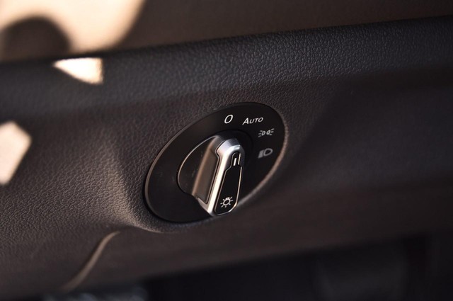 Volkswagen Jetta Vehicle Image 11