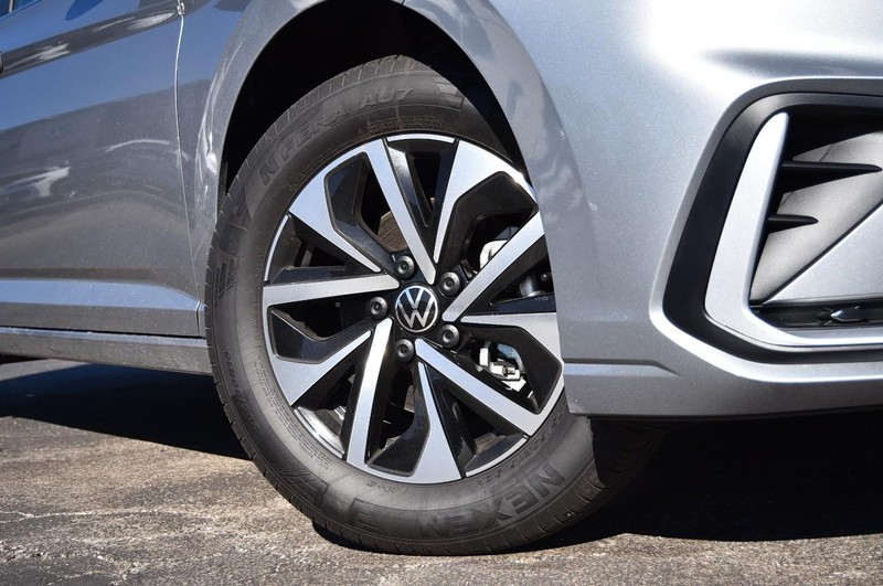 Volkswagen Jetta Vehicle Image 03