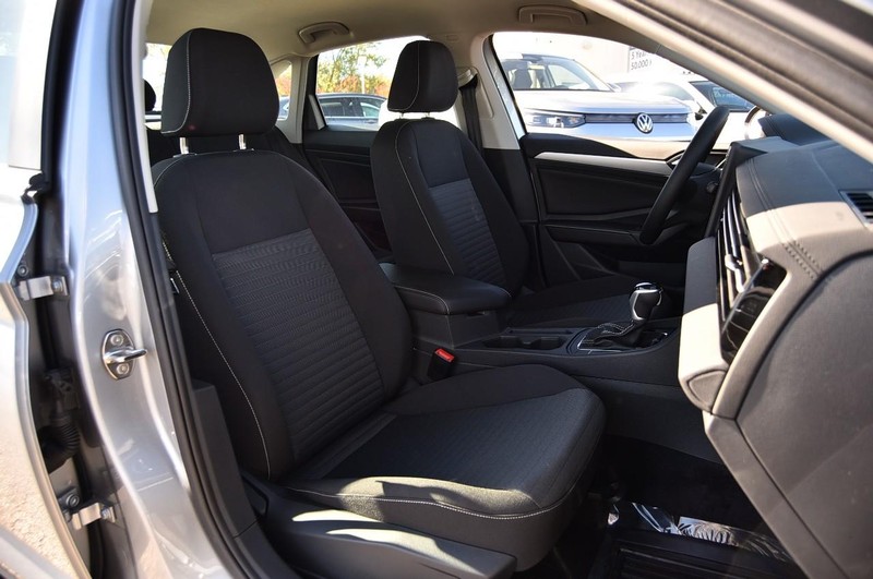 Volkswagen Jetta Vehicle Image 20