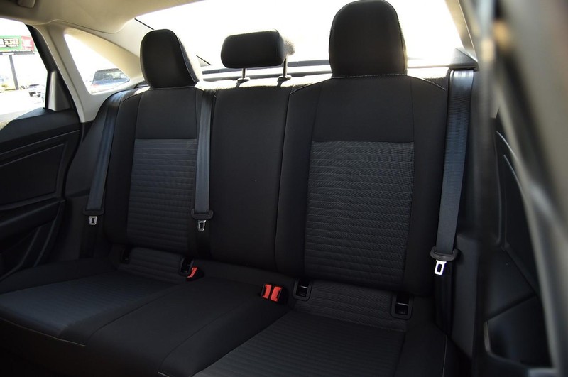 Volkswagen Jetta Vehicle Image 21