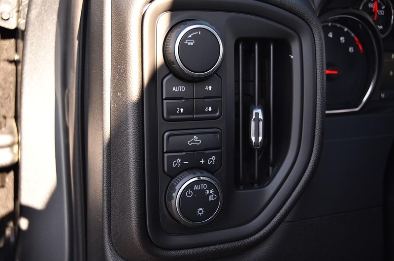 Chevrolet Silverado 1500 Vehicle Full-screen Gallery Image 10