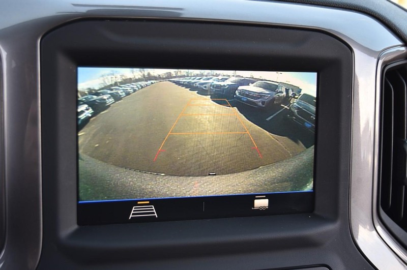 Chevrolet Silverado 1500 Vehicle Full-screen Gallery Image 12